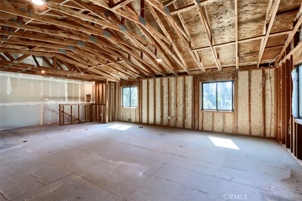 3181 B Triangle Park Road Mariposa, CA 95338 - Photo 34 of 44 a view of an empty room with a window