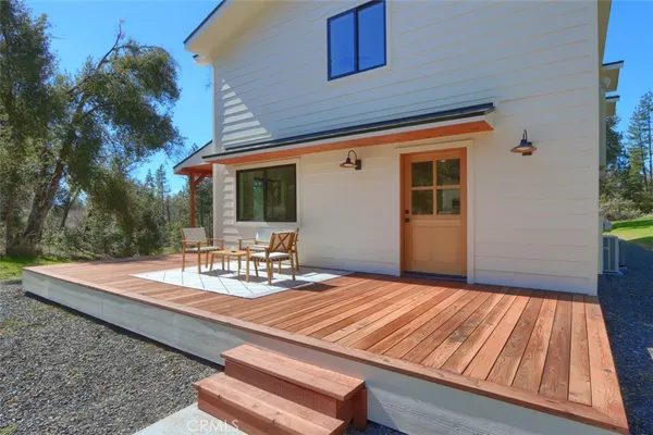 a view of a backyard with wooden floor