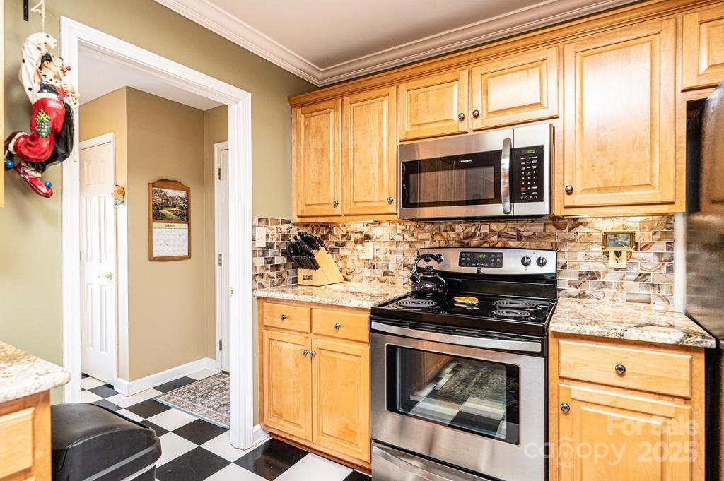 1636 Samaria Lane Conover, NC 28613 - Photo 18 of 36 Gallery Image 18