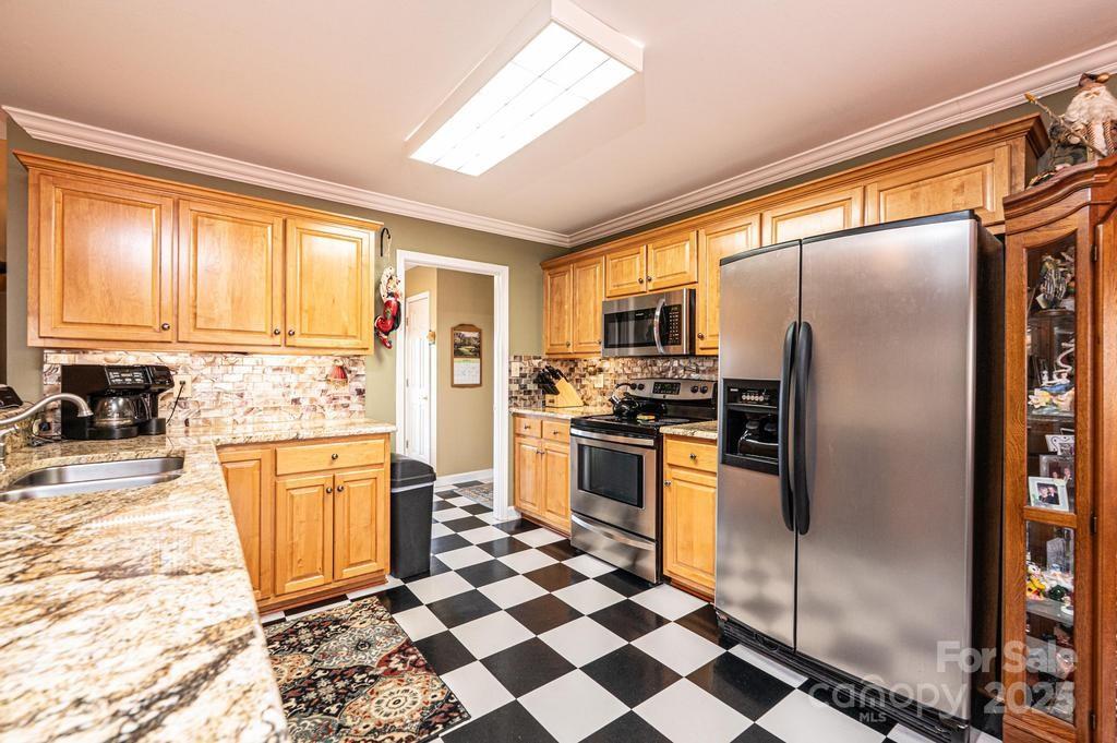 1636 Samaria Lane Conover, NC 28613 - Photo 19 of 36 Gallery Image 19