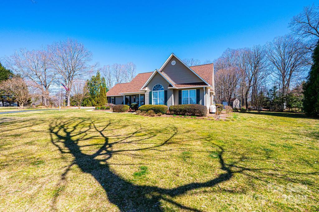 1636 Samaria Lane Conover, NC 28613 - Photo 2 of 36 Gallery Image 2