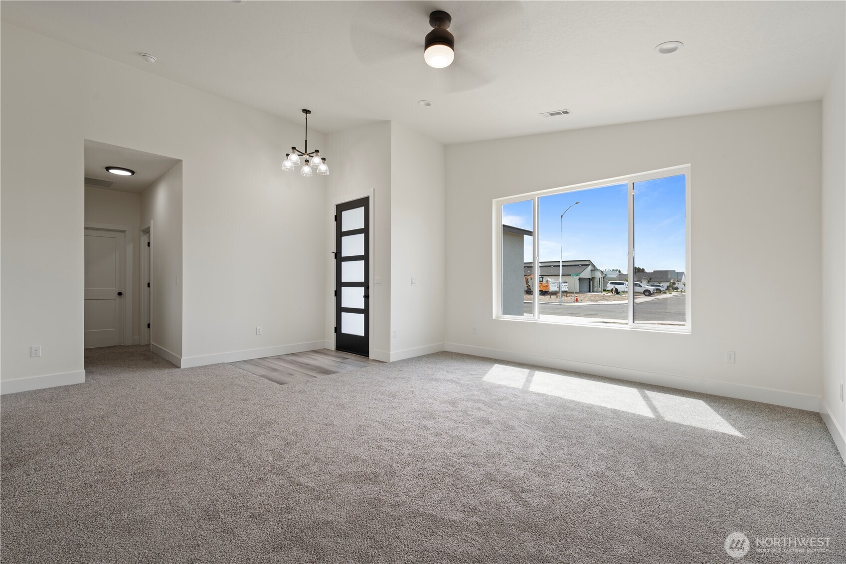 1101 E Mount Othello, WA 99344 - Photo 27 of 34 an empty room with windows and cabinet