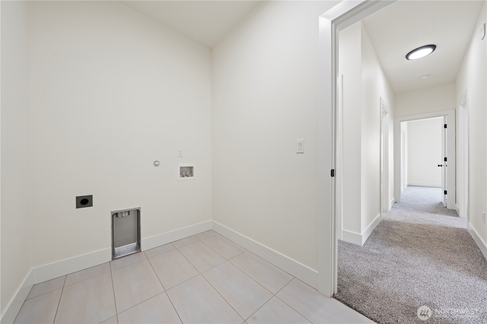 1101 E Mount Othello, WA 99344 - Photo 4 of 34 a view of a livingroom with an empty space