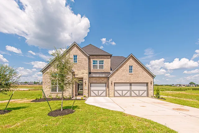 $639,990 | 153 Peninsula Point Drive, Montgomery, TX 77356