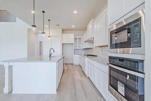 $639,990 | 153 Peninsula Point Drive, Montgomery, TX 77356