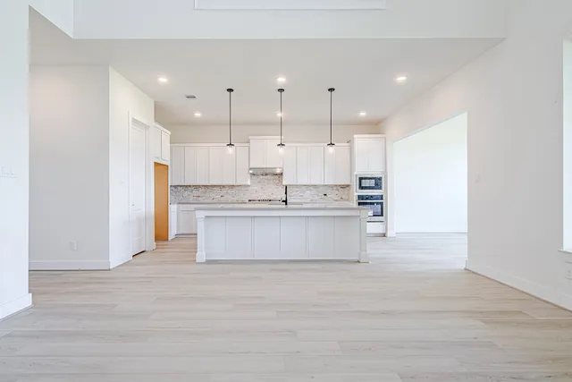 $639,990 | 153 Peninsula Point Drive, Montgomery, TX 77356