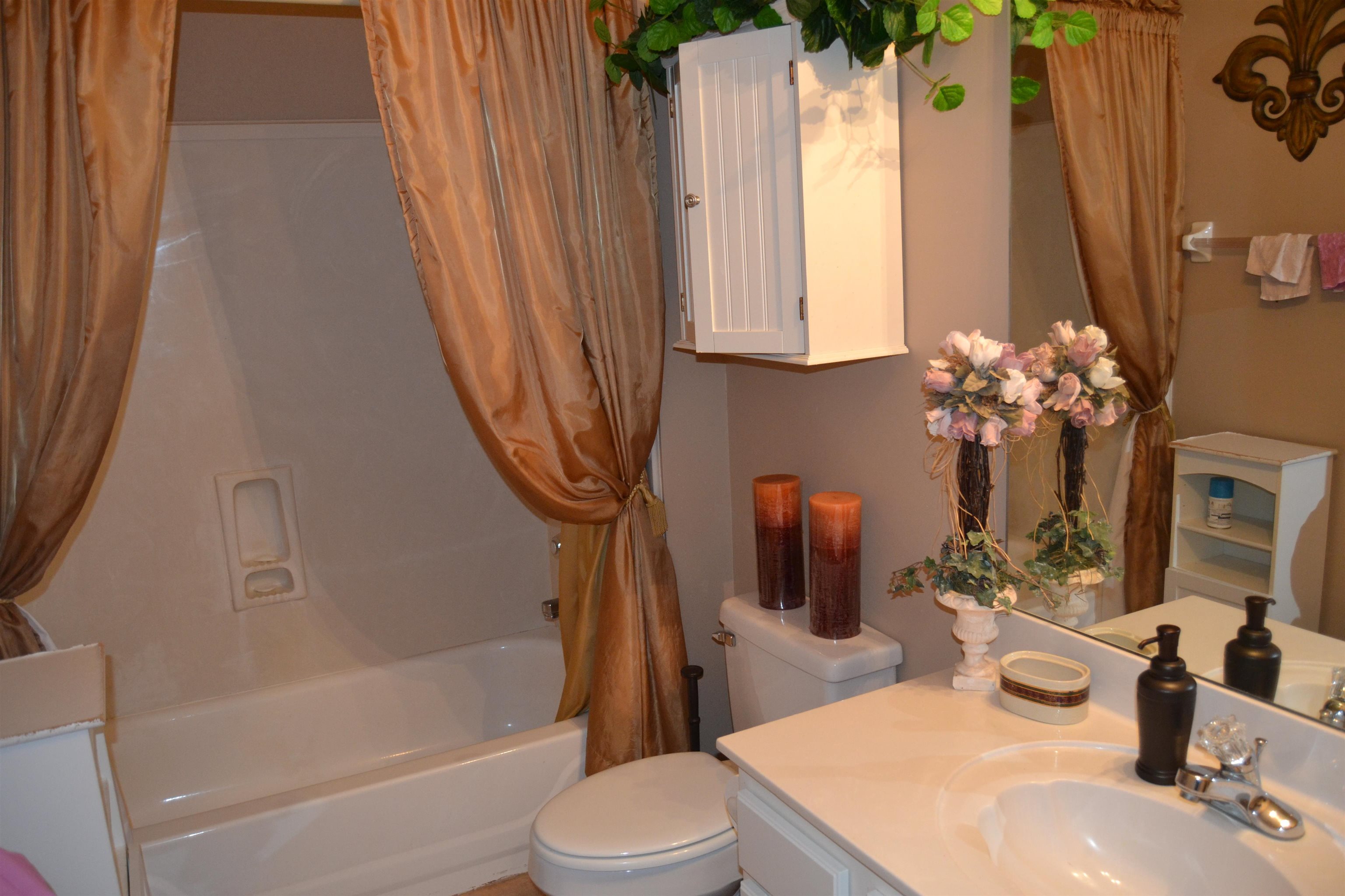 1364 Winoka Road Collierville, TN 38017 - Photo 24 of 25 a bathroom with a sink a toilet and bathtub
