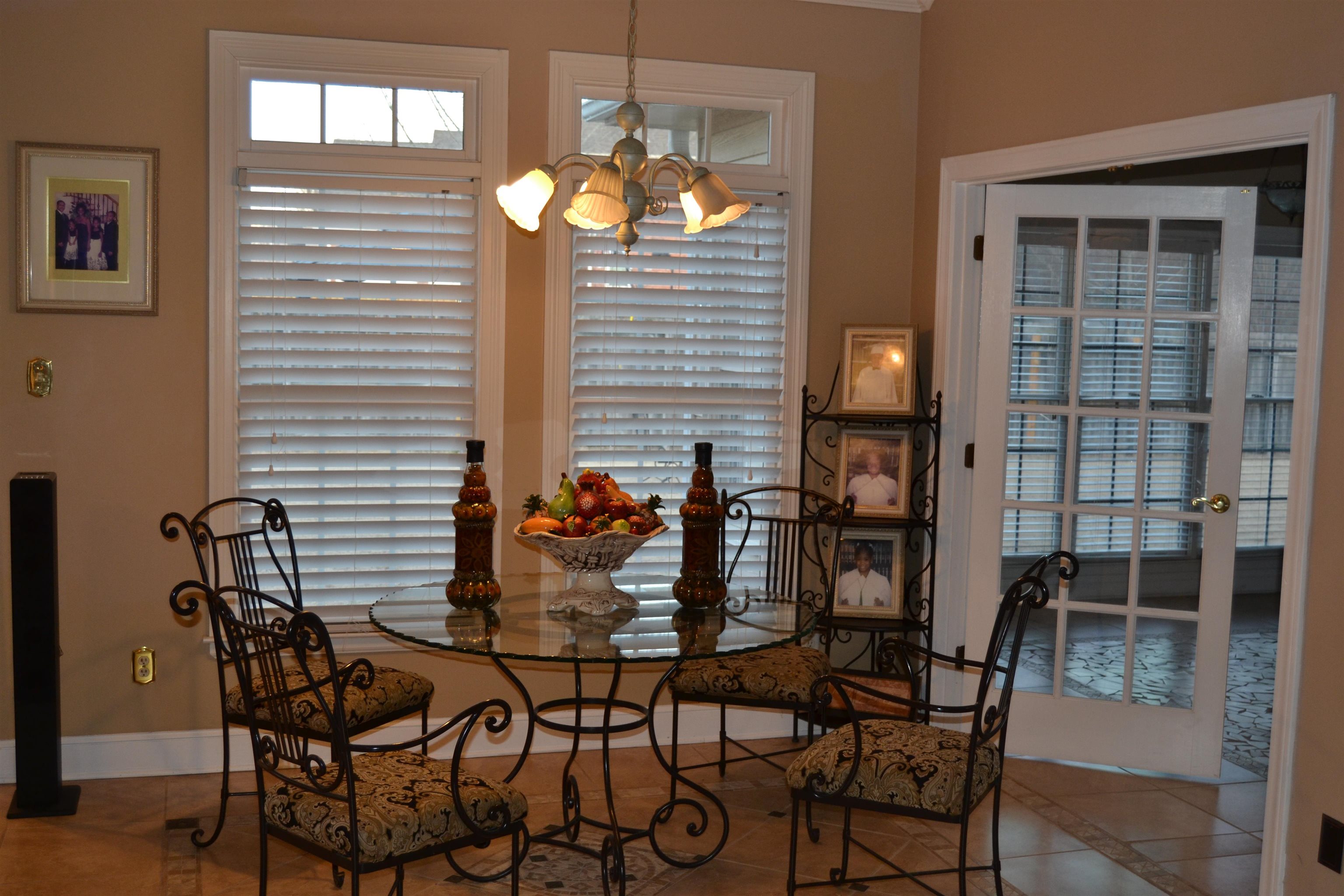 1364 Winoka Road Collierville, TN 38017 - Photo 10 of 25 a table and chairs in a balcony