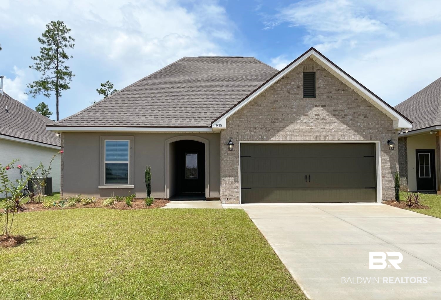 View of front facade with a garage and a front yard