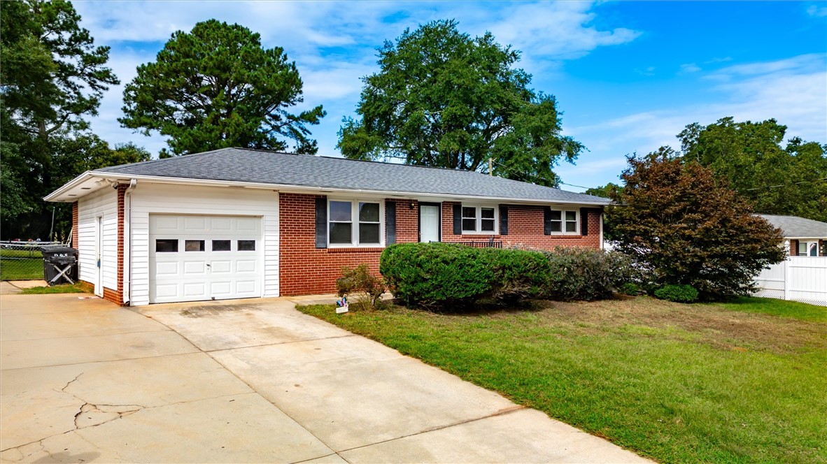 309 Hembree Road Anderson, SC 29625 - Photo 3 of 22