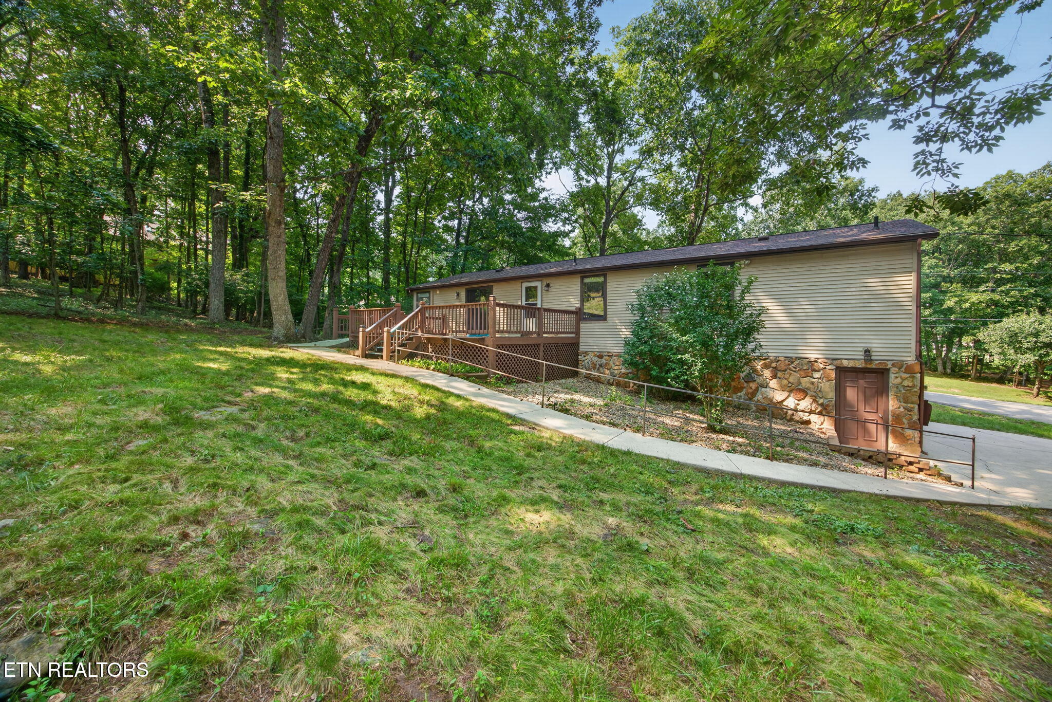 157 Baltusrol Road Crossville, TN 38558 - Photo 6 of 36 Spacious Deck on the Back