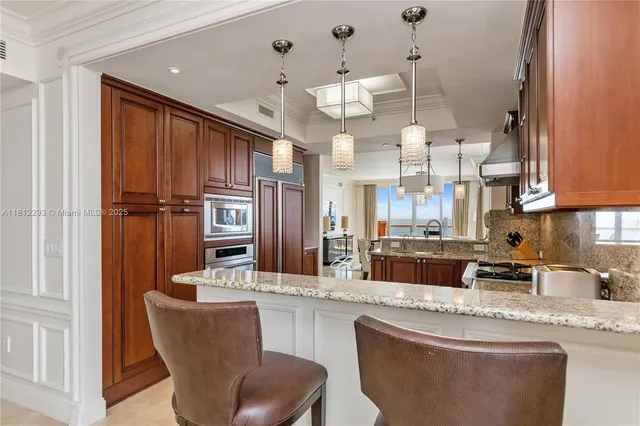 a en suite bathroom with a double vanity sink and a mirror