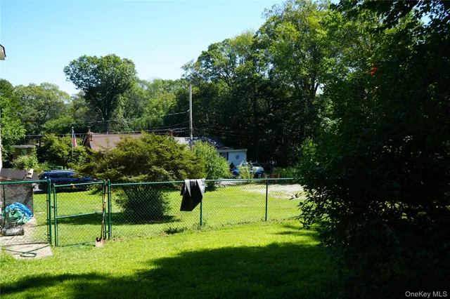 a front view of house with yard