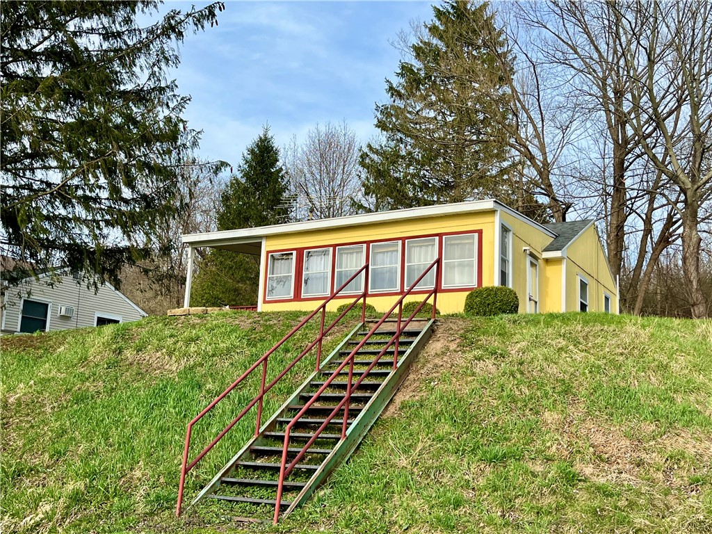 Welcome to 7854 Eagle Rd with water access and vie