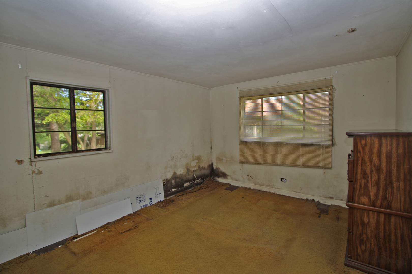 20 Johnathan Road Lake Zurich, IL 60047 - Photo 15 of 31 an empty room with windows