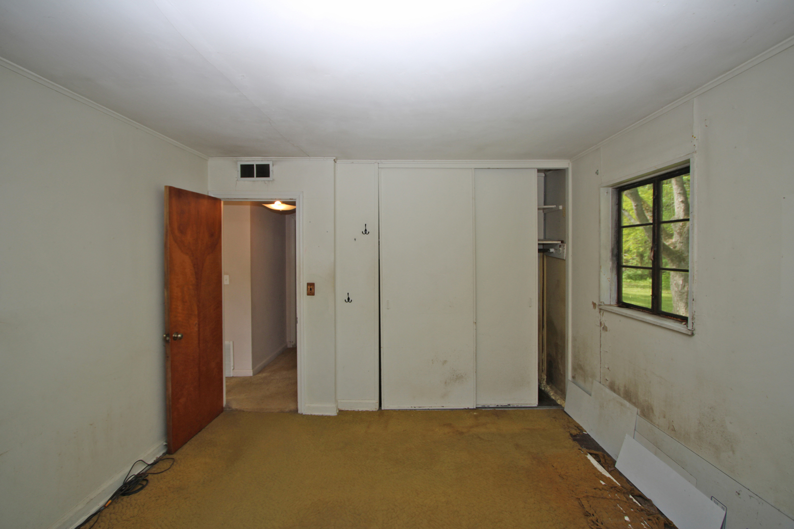 20 Johnathan Road Lake Zurich, IL 60047 - Photo 17 of 31 an empty room with windows