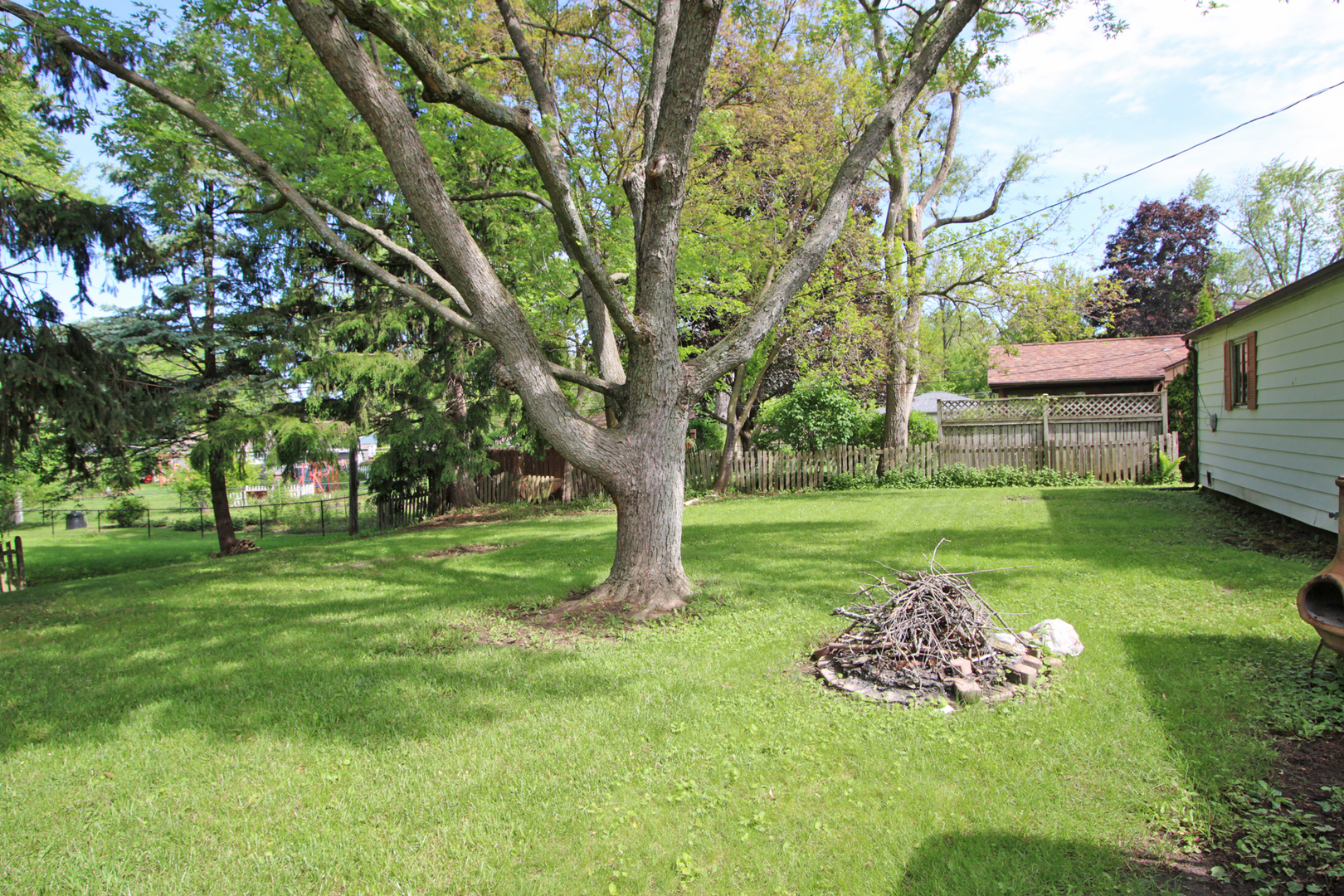 20 Johnathan Road Lake Zurich, IL 60047 - Photo 25 of 31 a green field with lots of trees