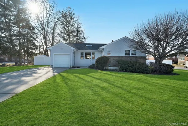 $839,000 | 1 Stauber Drive, Plainview, NY 11803