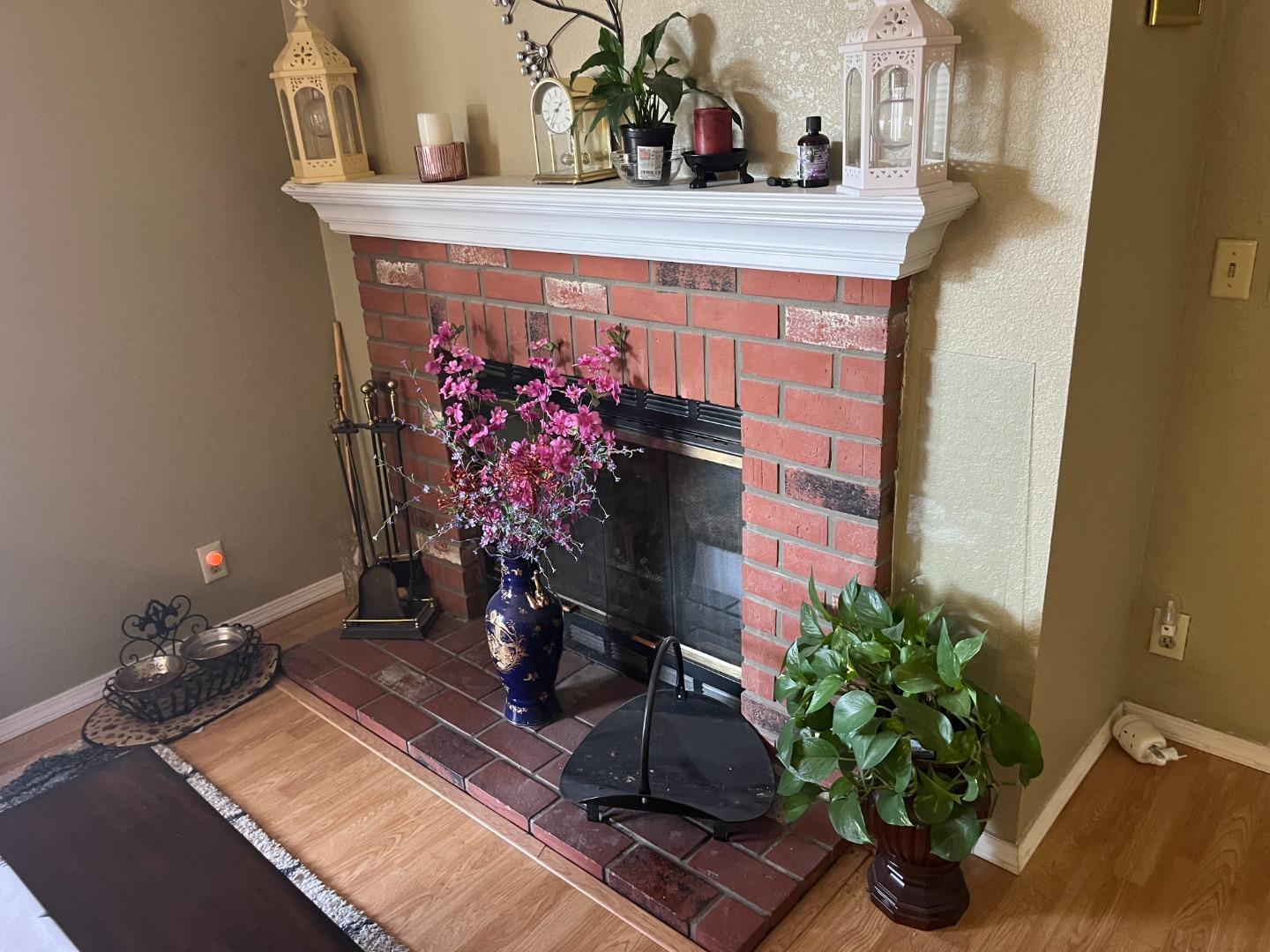 500 North Tully Road, Unit 39 Turlock, CA 95380 - Photo 8 of 23 a vase of flowers sitting on a table