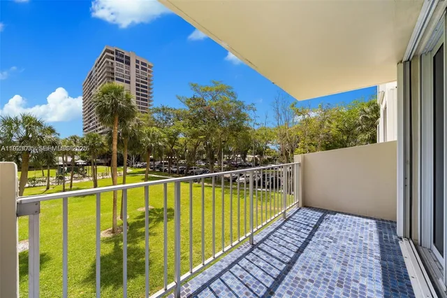 $5,500 | 11111 Biscayne Boulevard, Unit 227, Miami, FL 33181