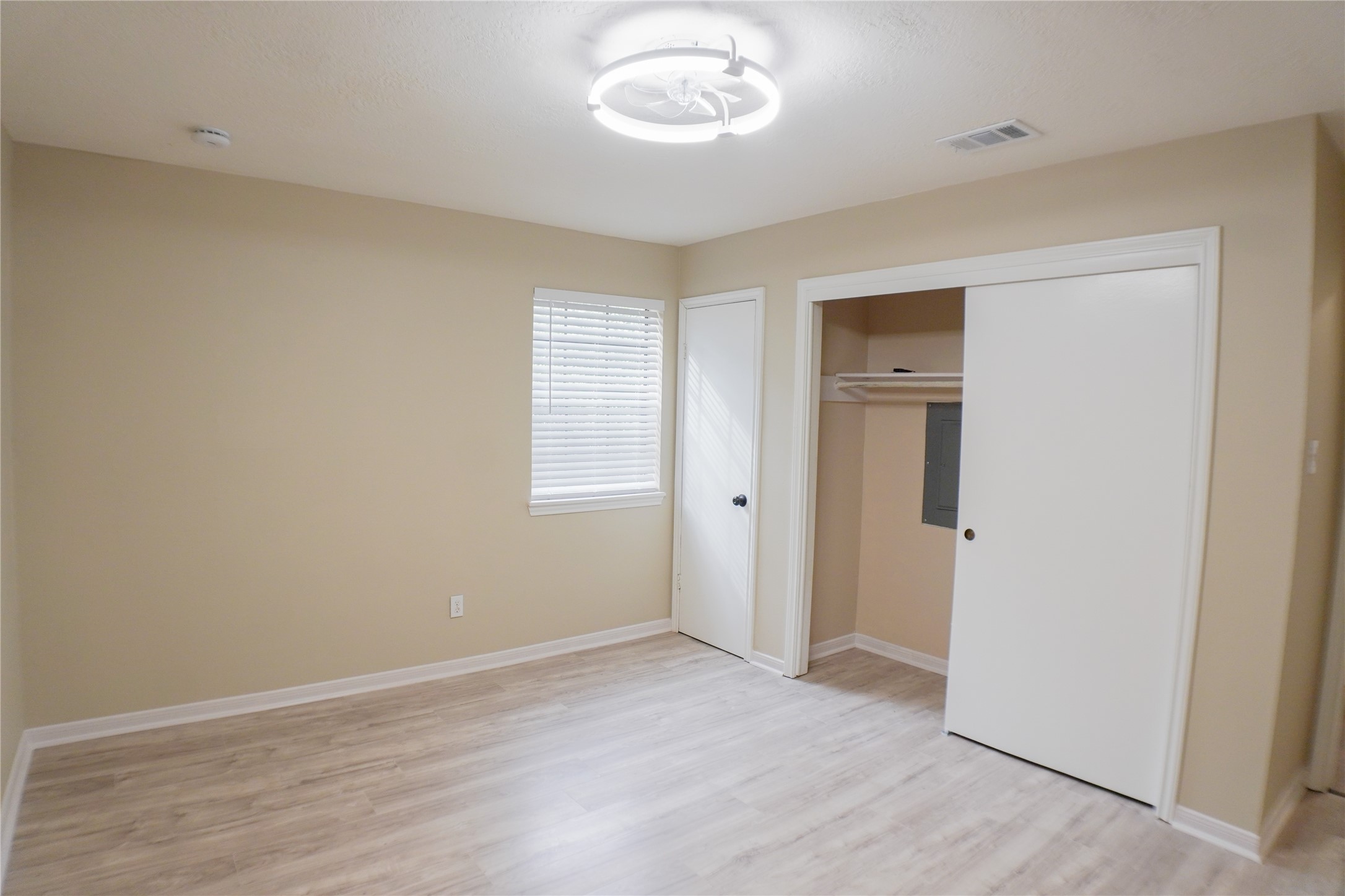 2401 Sycamore Avenue, Unit B2 Huntsville, TX 77340 - Photo 12 of 20