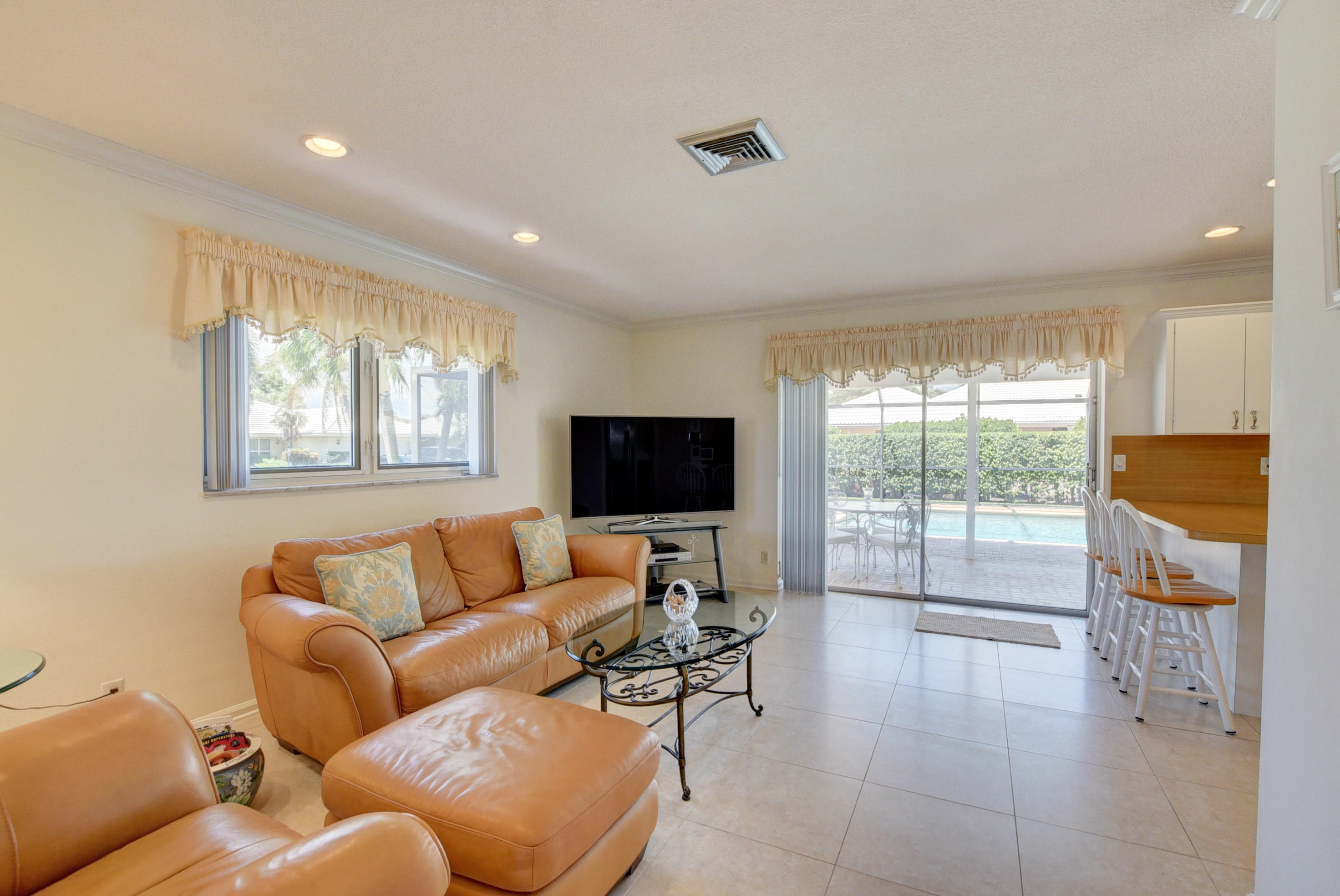 1361 Mulberry Way Boca Raton, FL 33486 - Photo 17 of 43 Family room