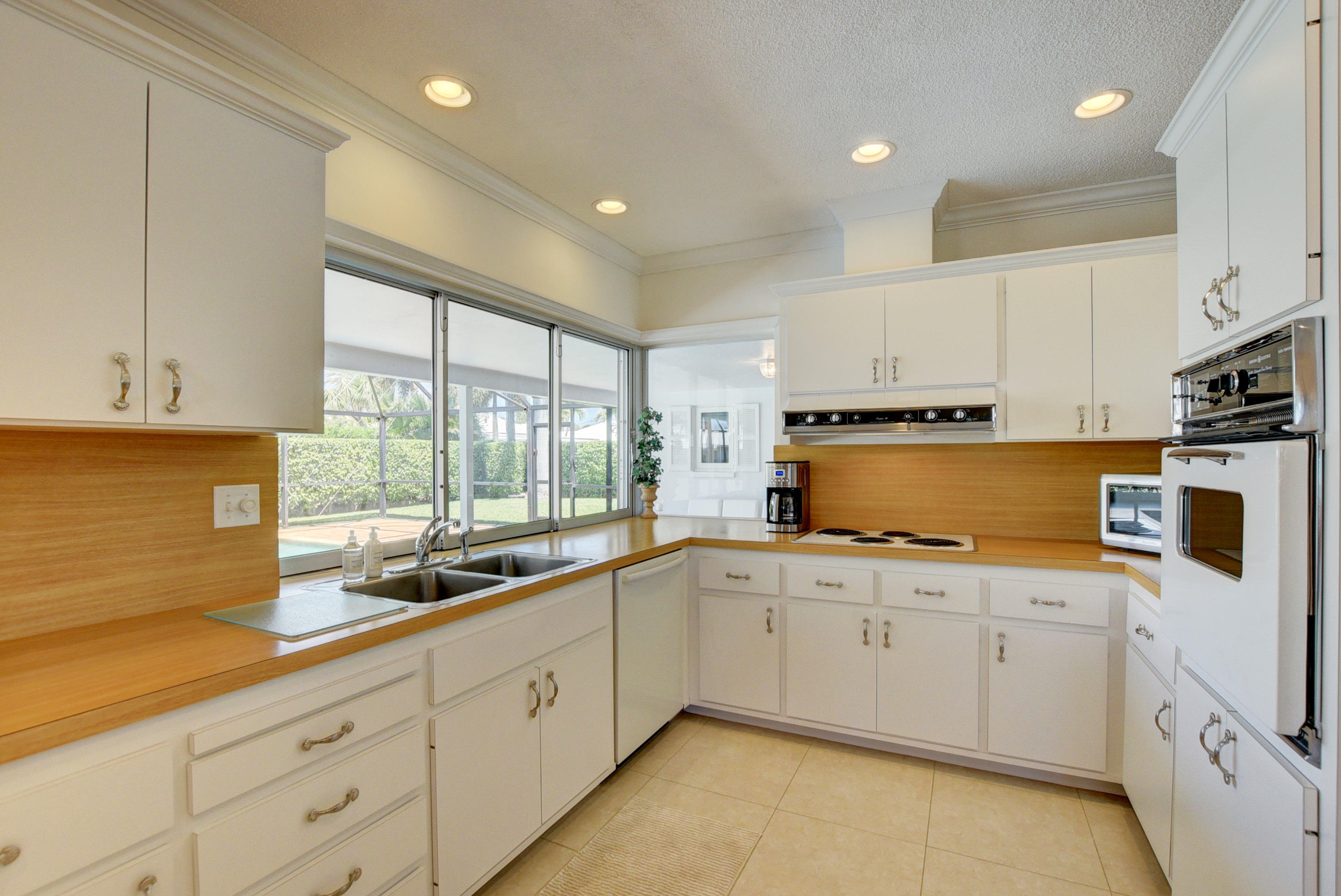 1361 Mulberry Way Boca Raton, FL 33486 - Photo 21 of 43 Kitchen