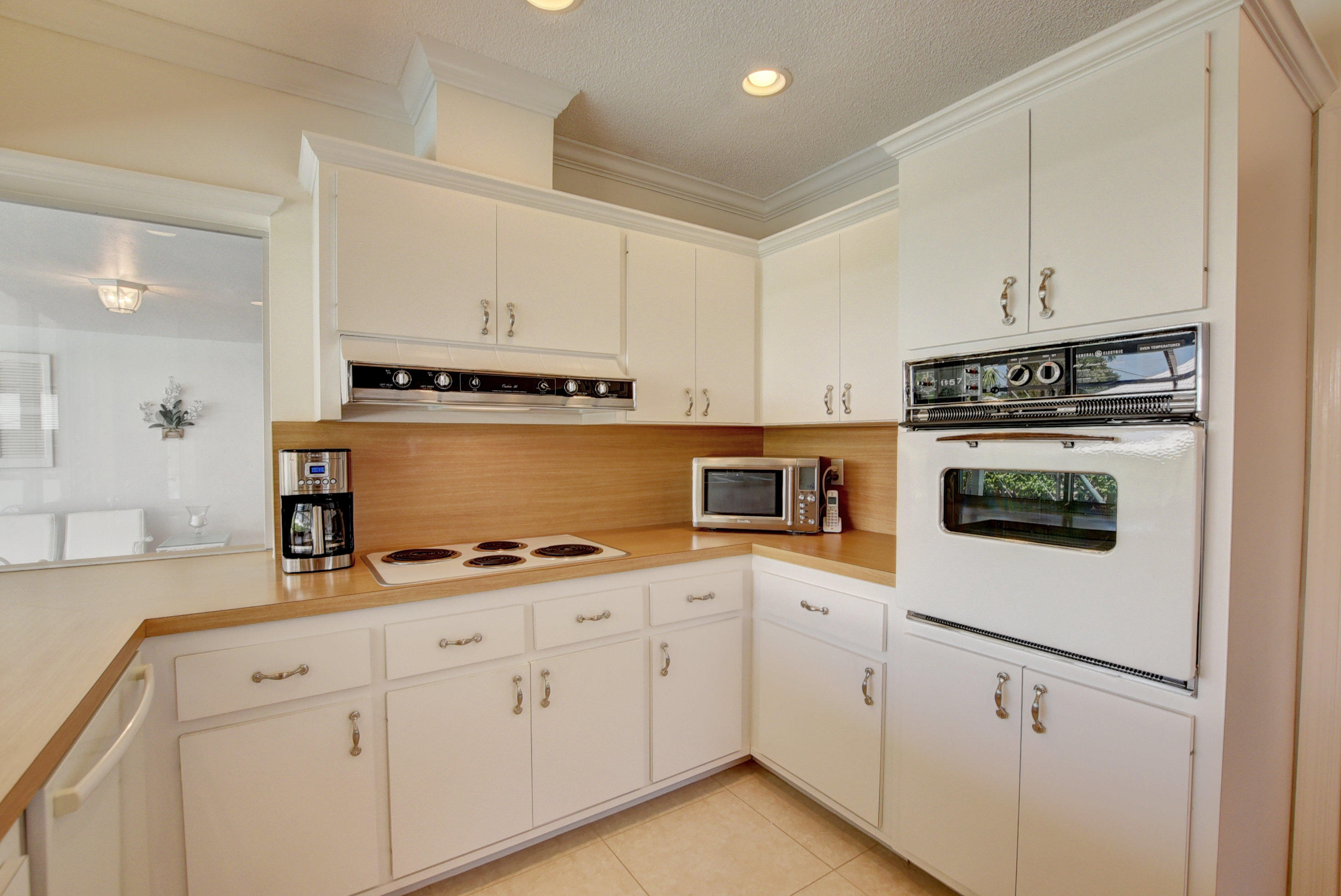 1361 Mulberry Way Boca Raton, FL 33486 - Photo 23 of 43 Kitchen