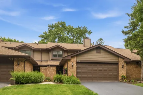 $420,000 | 912 Indian Boundary Drive, Westmont, IL 60559