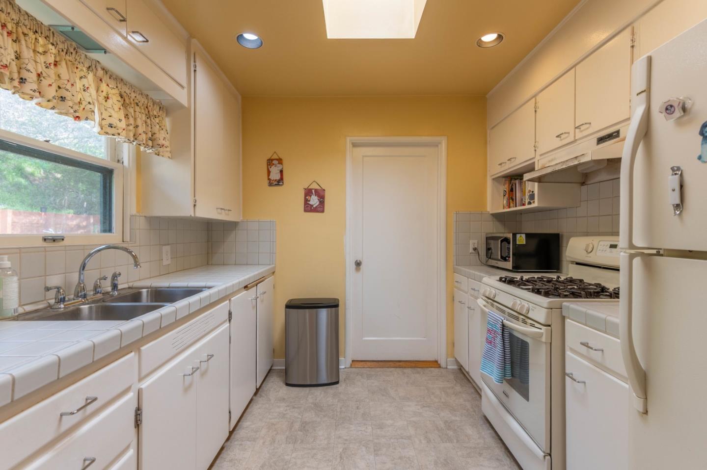 25 Work Avenue Del Rey Oaks, CA 93940 - Photo 8 of 20 Gallery Image 8