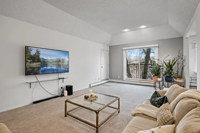 $199,977 | 3412 Oak Ridge Road, Unit 309, Minnetonka, MN 55305