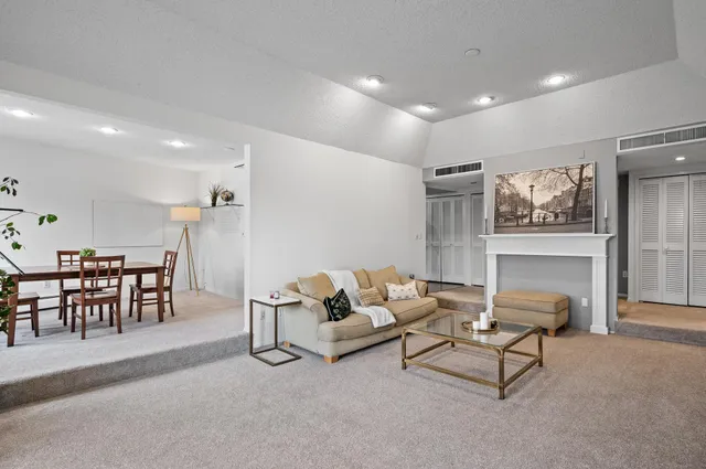 $199,977 | 3412 Oak Ridge Road, Unit 309, Minnetonka, MN 55305