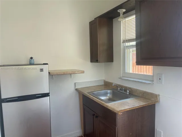 $1,225 | 1012 South 12th Street, Lantana, FL 33462