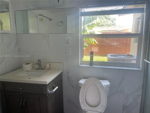 $1,225 | 1012 South 12th Street, Lantana, FL 33462