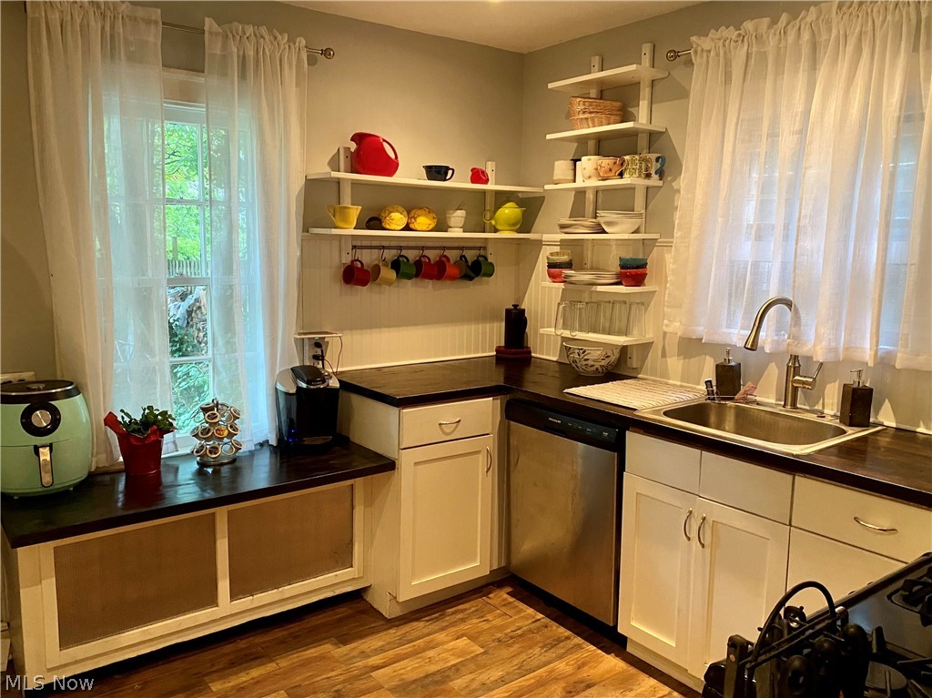 1551 Crest Road Cleveland Heights, OH 44121 - Photo 3 of 19