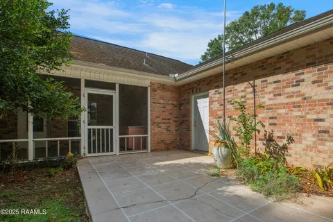 $299,900 | 284 Meadow Circle, Opelousas, LA 70570