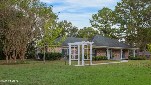$299,900 | 284 Meadow Circle, Opelousas, LA 70570