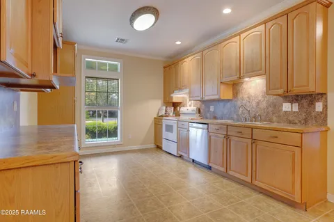 $299,900 | 284 Meadow Circle, Opelousas, LA 70570