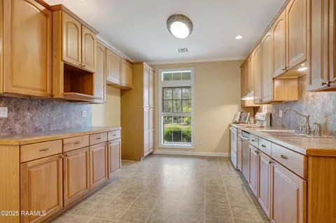 $299,900 | 284 Meadow Circle, Opelousas, LA 70570