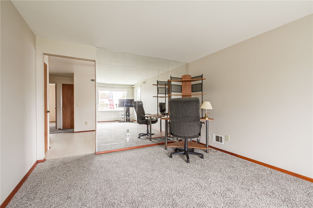 239 Woodside Place Irondequoit, NY 14609 - Photo 4 of 24