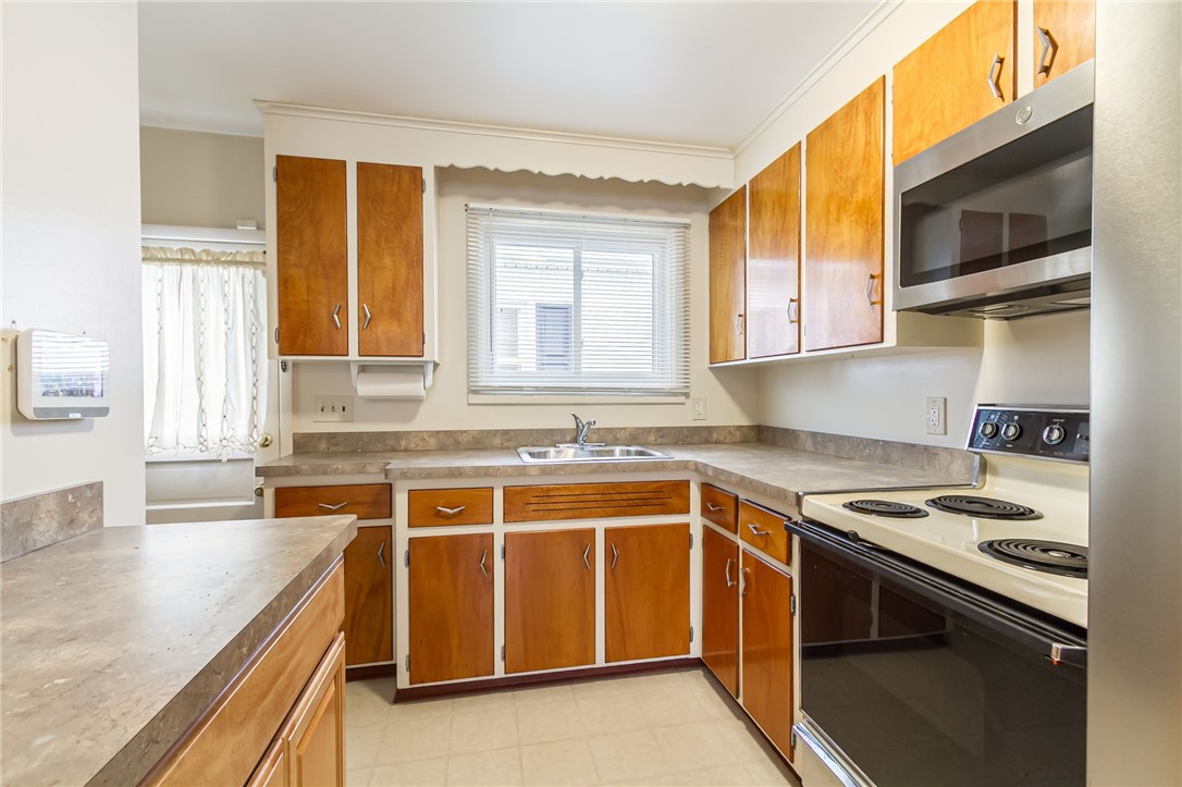 239 Woodside Place Irondequoit, NY 14609 - Photo 6 of 24