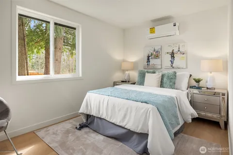 $999,990 | 14205 77th Avenue Northeast, Kirkland, WA 98034