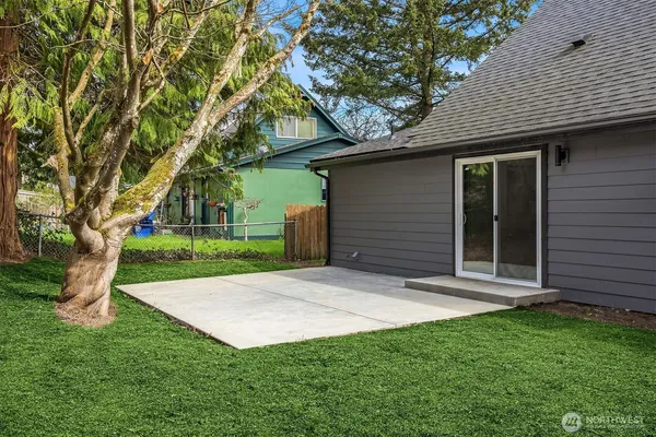 $999,990 | 14205 77th Avenue Northeast, Kirkland, WA 98034