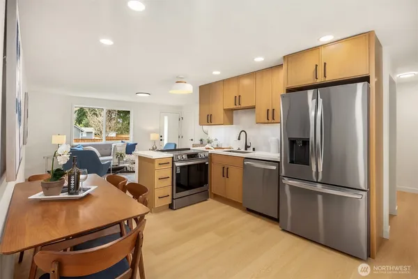 $999,990 | 14205 77th Avenue Northeast, Kirkland, WA 98034