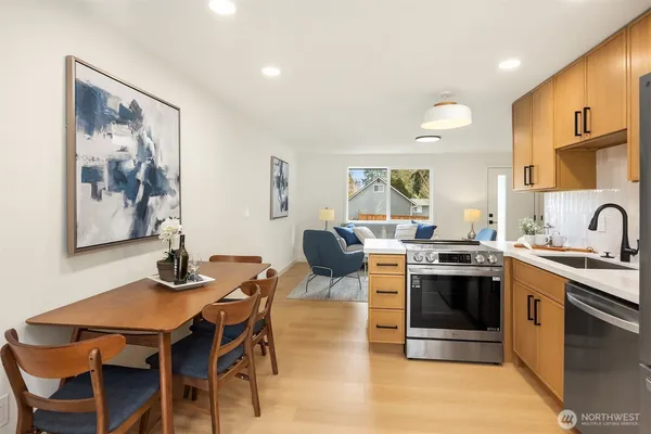 $999,990 | 14205 77th Avenue Northeast, Kirkland, WA 98034