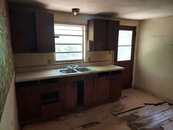 $63,049 | 343 Northwest Martin Luther King Drive, De Kalb, TX 75559