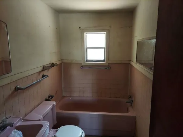$63,049 | 343 Northwest Martin Luther King Drive, De Kalb, TX 75559