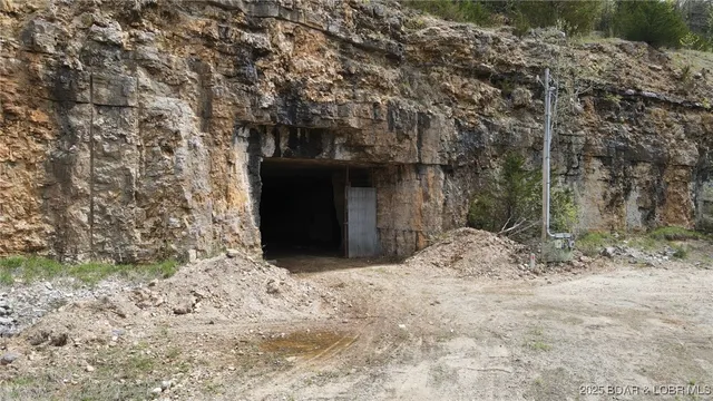 $2,850,000 | 2 Bluff Drive, Osage Beach, MO 65065