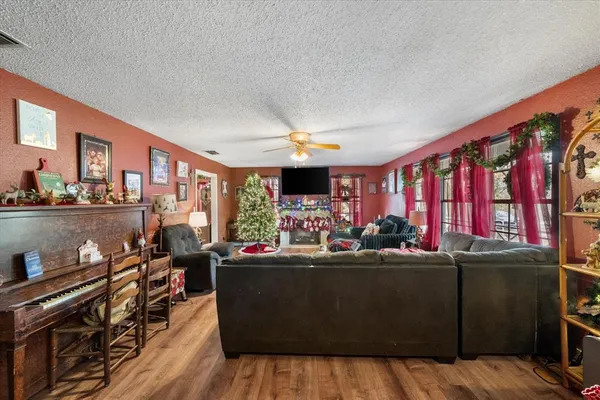 $350,000 | 856 Southeast County Road 3048, Corsicana, TX 75109