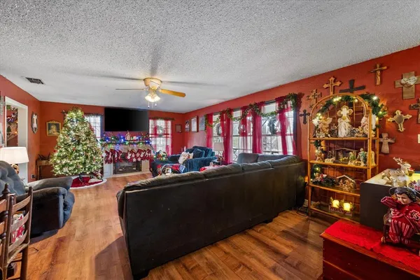 $350,000 | 856 Southeast County Road 3048, Corsicana, TX 75109